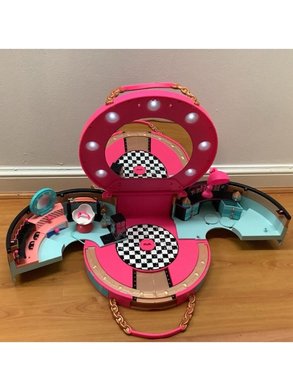 LOL SURPRISE HAIR BEAUTY SALON LIGHT UP MIRROR PLAY SET MINI DOLL CARRYING CASE